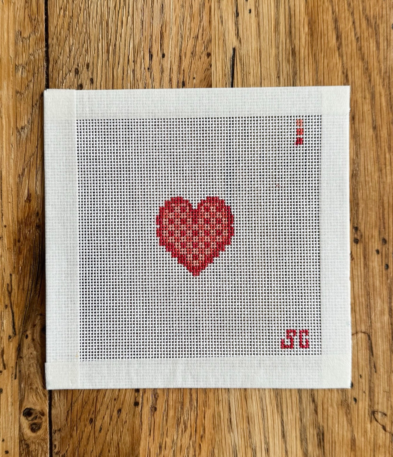 Mini Gingham Scalloped Heart (Red Center)