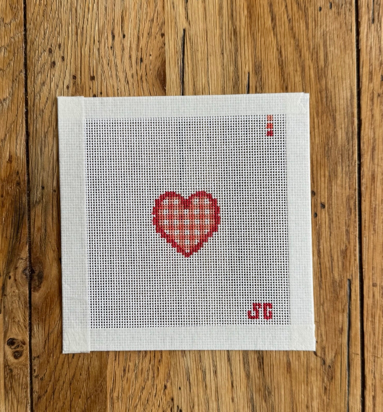Mini Gingham Scalloped Heart (White Center)
